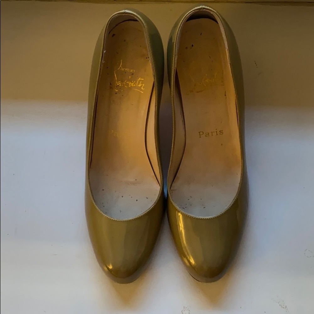 Beige patent leather Christian Louboutin